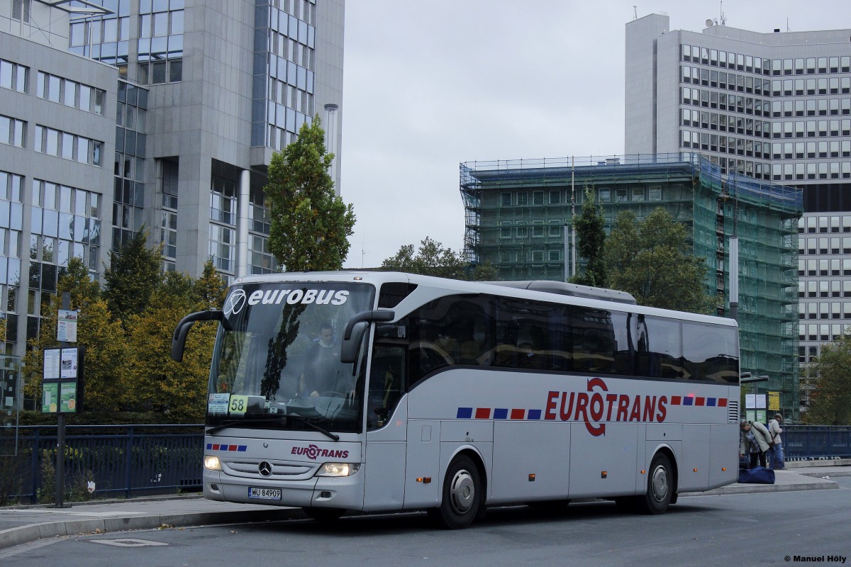 Eurobus/Eurotrans fhrt auch Tglich den ZOB Essen an.
Hier ist der Bus mit dem Kennzeichen WU 84909 zu sehen.
Augenommen am 21.10.2013, Essen ZOB