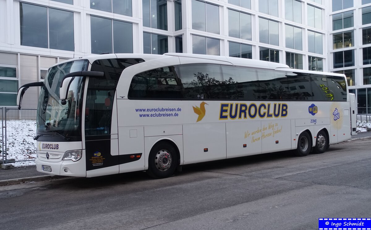 Euroclub aus Kiew / Ukraine ~ AA 0929 TX ~ ex. Herrmann Reisen, Hirschau (EUROCLUB ~ AS-OH 9) ~ Mercedes Benz Travego II RHD-L ~ 10.01.2021 in Stuttgart