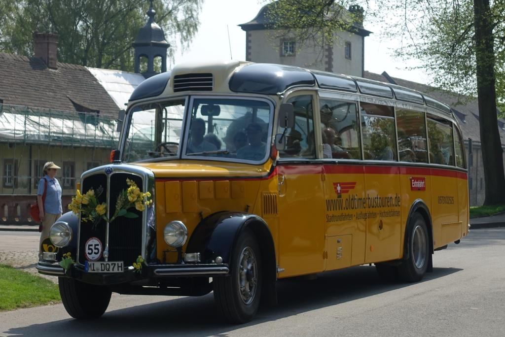 Europatreffen historischer Omnibusse: Saurer L4 CT2D/55  Oldtimerbustouren , Bj. 1955, Höxter 21.04.2018  
