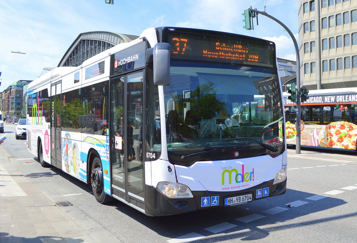 EvoBus MB Citaro C2 LE – Baujahr 2017 der Hamburger Hochbahn (HHA Nr. 6704) als Schnellbus- Linie 37 am 03.06.20 Nähe Hamburg Hbf.