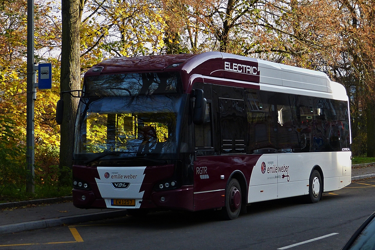 EW 1257, VDL Citea Electrobus, steht am Straßenrand in der Stadt Luxemburg. 24.11.2019