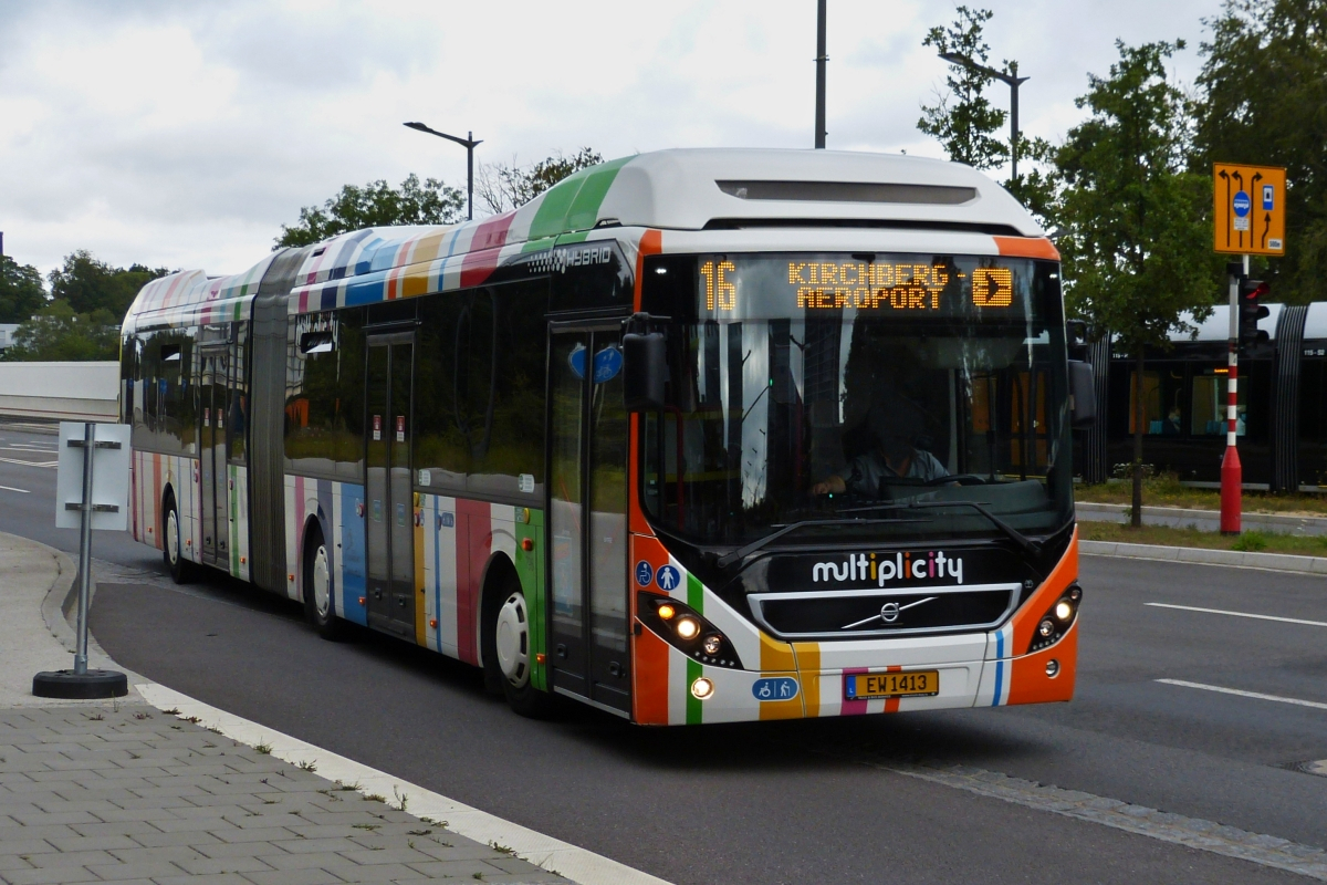 EW 1413, Volvo 7900 Hybrid des VDL, in der Oberstadt von Luxemburg unterwegs.  28.07.2020