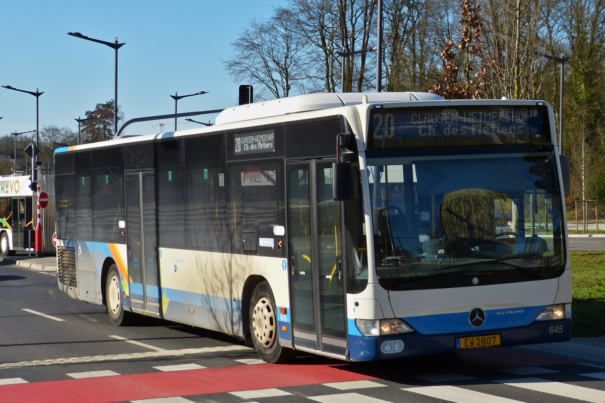 EW 2807, Mercedes Benz Citaro in der alten Farbgebung der Stadtbusse, aufgenommen in der Stadt Luxemburg am 05.02.2020.
