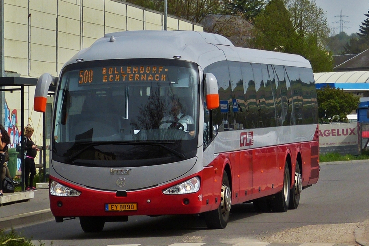EY 8890, am 23.04.2019 kommt der Irizar i4 des CFL am Busbahnhof II in Ettelbrück an.