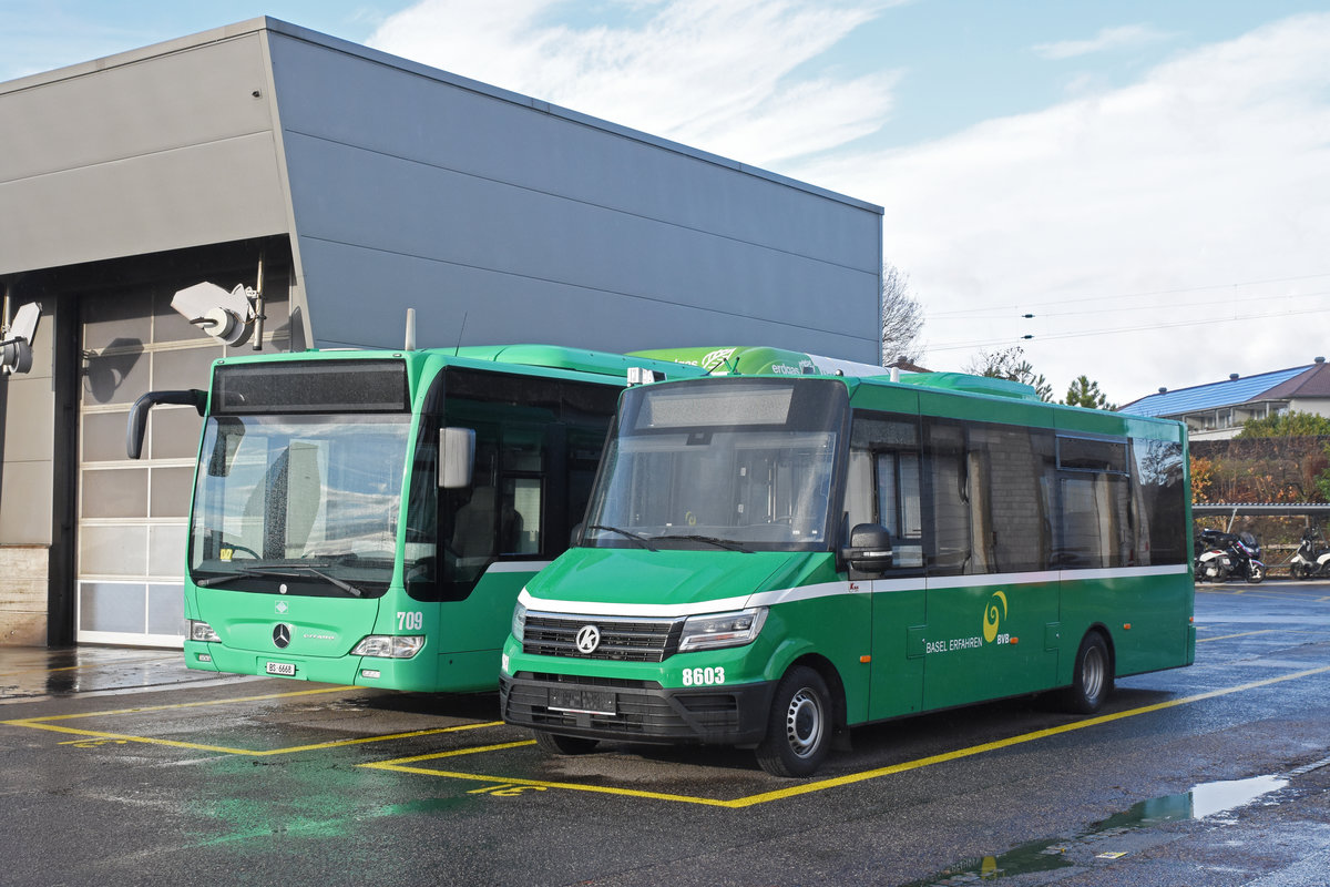 Fabrikneuer K Bus 8603 steht zusammen mit dem Mercedes Citaro 709 auf dem Hof der Garage Rankstrasse. Die Aufnahme stammt vom 10.12.2018.