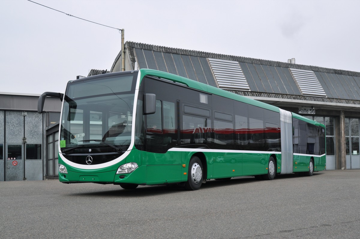 Fabrikneuer Mercedes Citaro 530 Euro VI, der die Betriebsnummer 7003 erhalten wird, steht auf dem Hof der Garage Rankstrasse. Die Aufnahme stammt vom 16.03.2015.