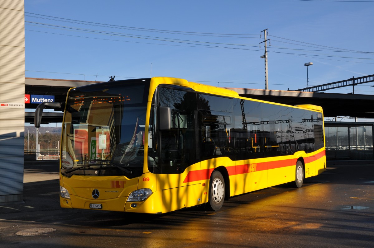 Fabrikneuer Mercedes Citaro mit der Betriebsnummer 69 auf der Linie 60 an der Endhaltestelle am Bahnhof Muttenz. Die Aufnahme stammt vom 30.12.2013.