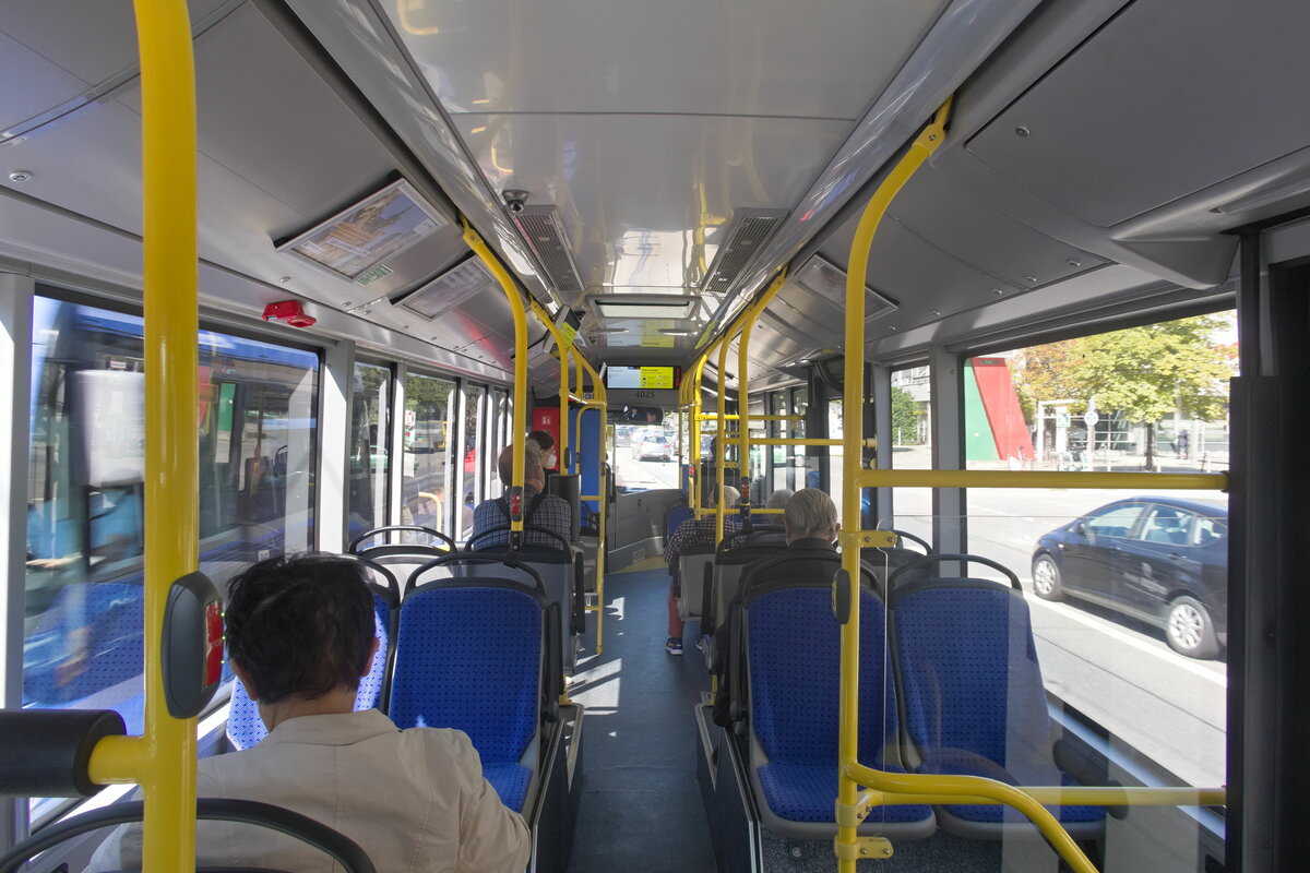 Fahrgastraum Ebusco der MVG, Bus Nr. 4025 (M-VG 4025) in München. Aufgenommen 2.9.2021.