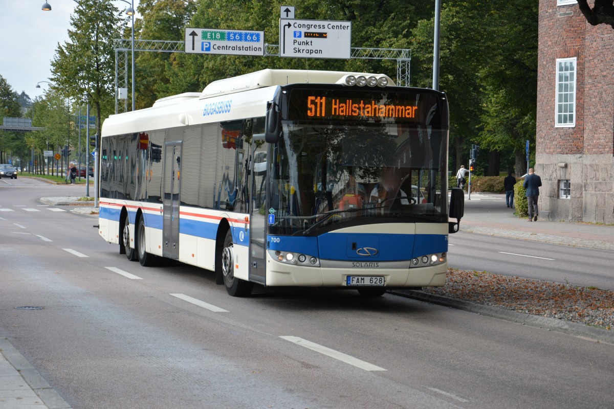 FAM 628 befindet sich am 17.09.2014 auf der Linie 511 am Busbahnhof Västerås. Aufgenommen wurde ein Solaris Urbino 15 CNG. 