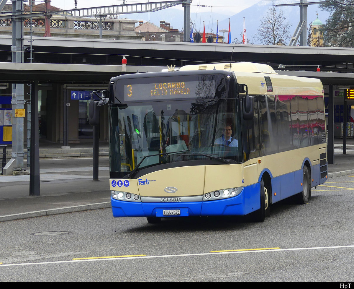 FART - Solaris Nr.96  TI 339196 in Locarno vor dem Bahnhof bei den Bushaltestellen am 12.02.2021