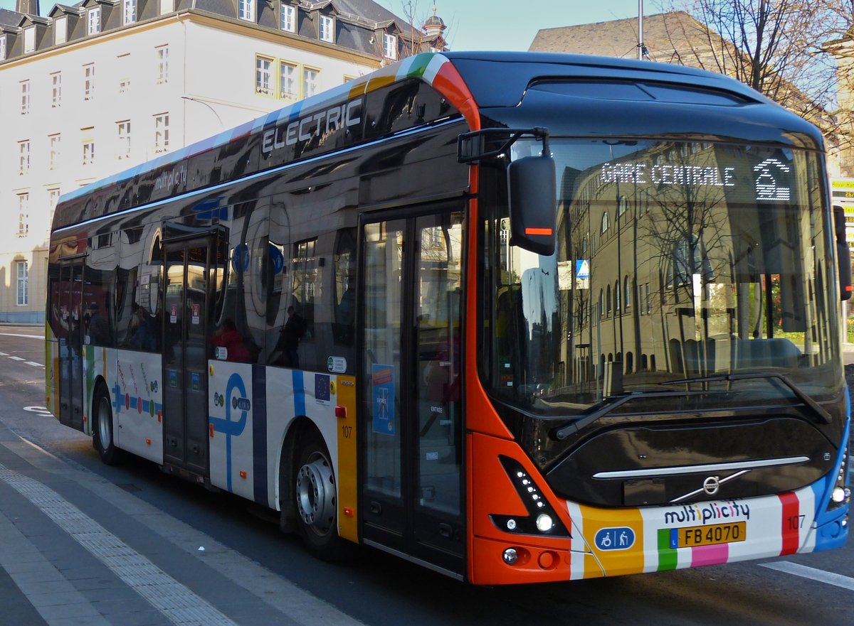 FB 4070, Volvo Elektrobus, des VDL unterwegs zum Hauptbahnhof der Stadt Luxemburg. 26.11.2020