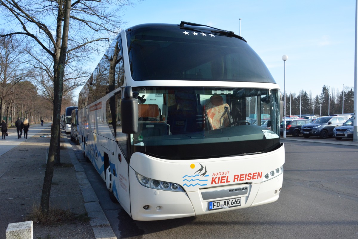 FD-AK 665 (Neoplan Cityliner) steht am 18.01.2015 in Berlin, Olympischer Platz