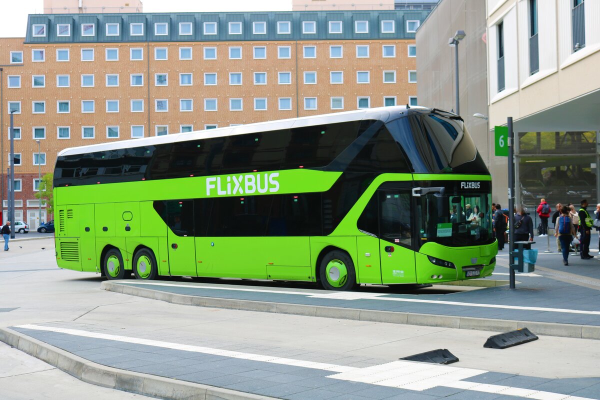 Flixbus Doppeldecker Bus am 24.09.22 in Frankfurt am Main 