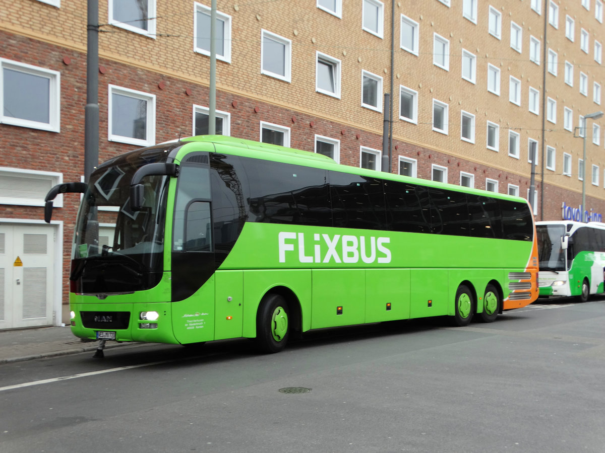 Flixbus MAN Lions Coach am 26.11.16 in Frankfurt am Main Hbf Südseite