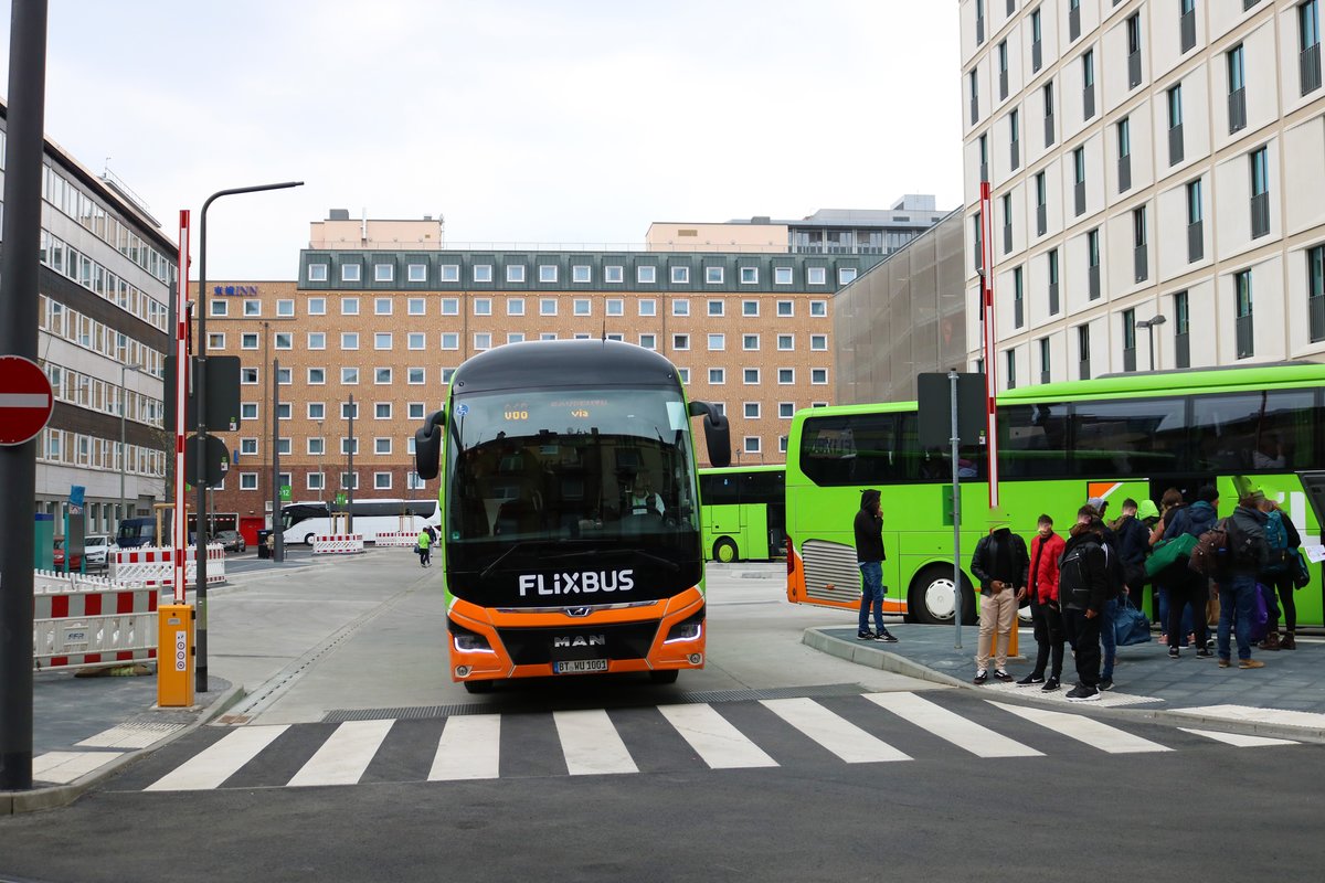 FlixBus MAN Lions Coach am 13.04.19 am neuen Busbahnhof in Frankfurt am Main am Hauptbahnhof Südseite 