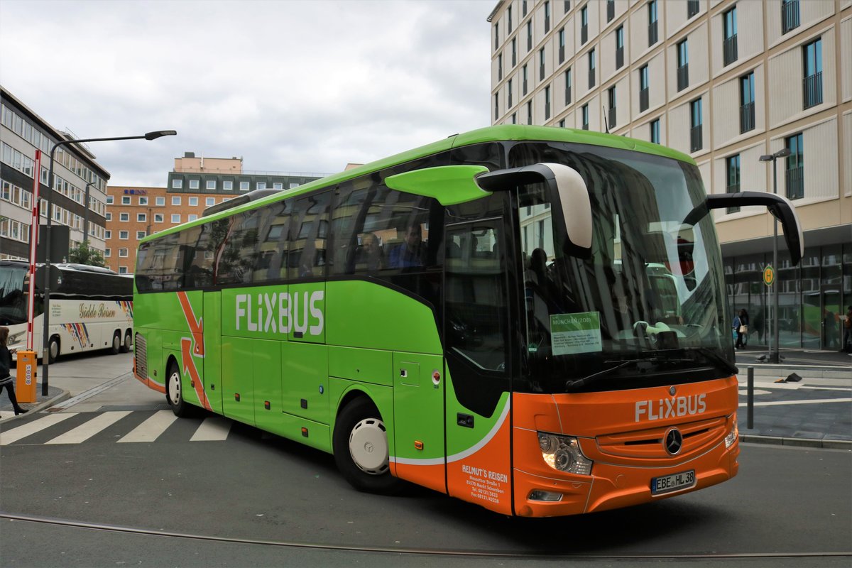 FlixBus Mercedes Benz Tourismo am 05.10.19 in Frankfurt am Main 