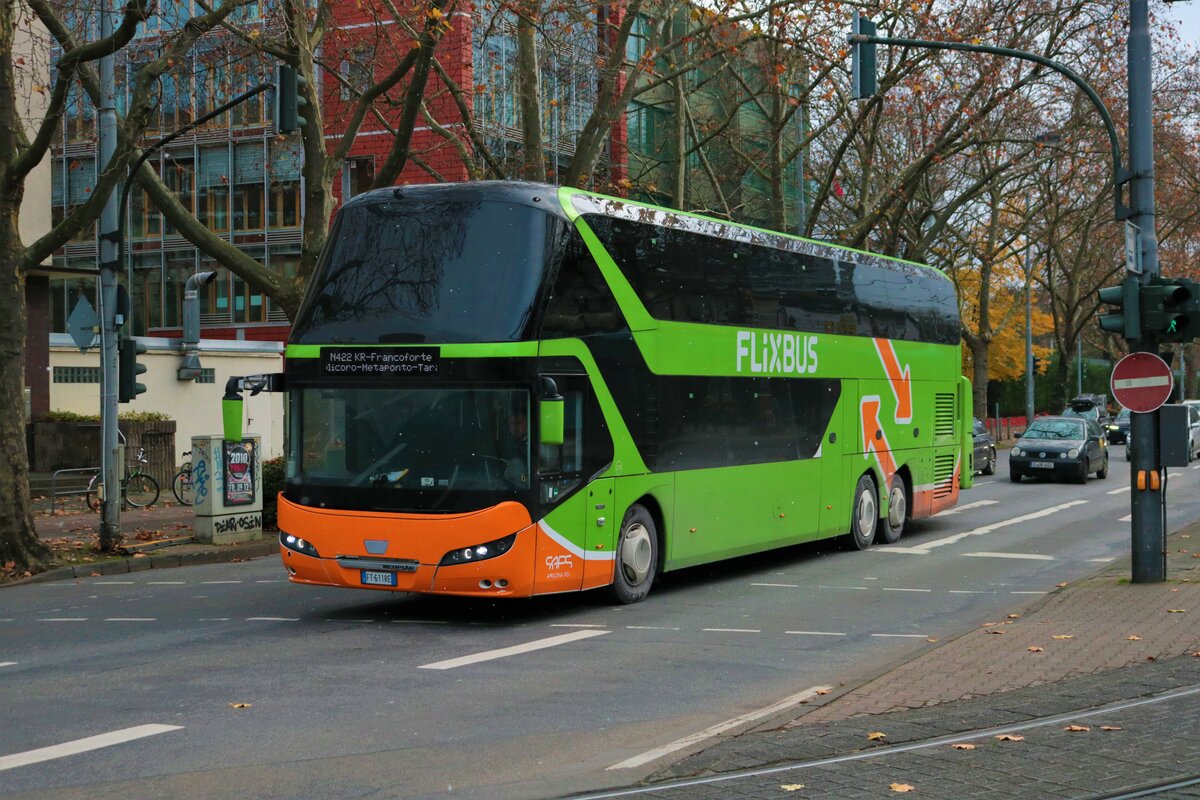 Flixbus Neoplan Syliner am 10.12.22 in Frankfurt am Main 