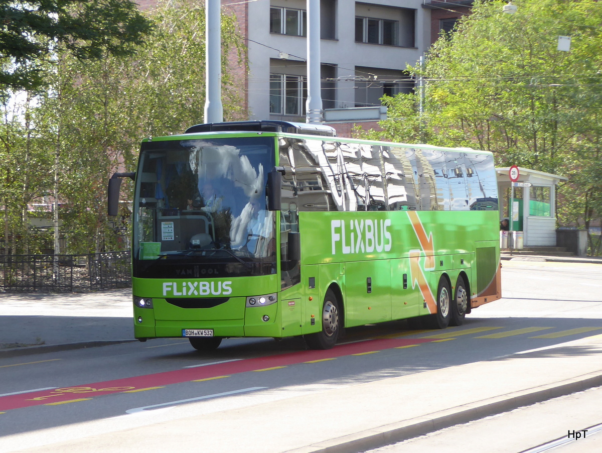 FLIXBUS - VanHool unterwegs in der Stad Basel am 15.09.2017