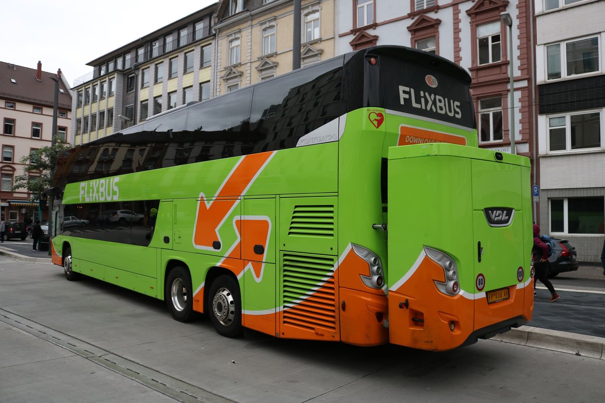 FlixBus VDL Doppeldecker Futura am 05.10.19 in Frankfurt am Main