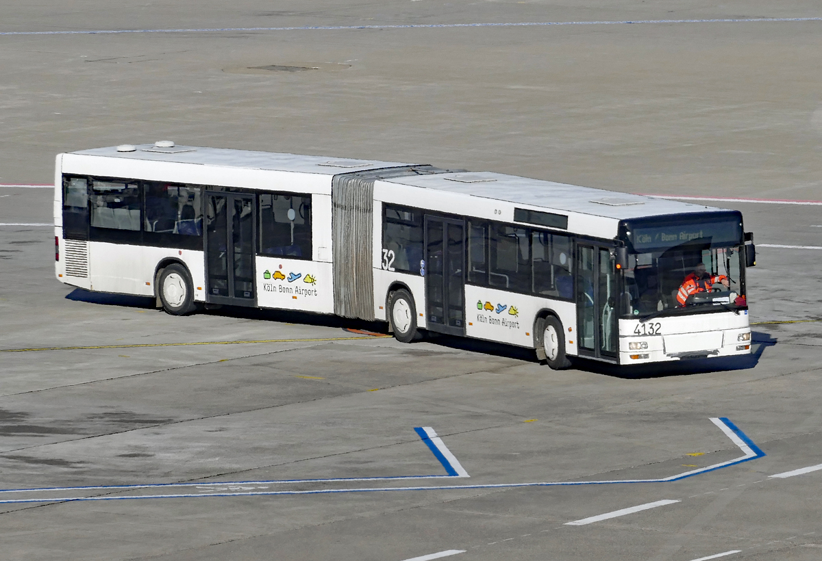 Flughafenbus am Flughafen Köln/Bonn - 17.02.2019