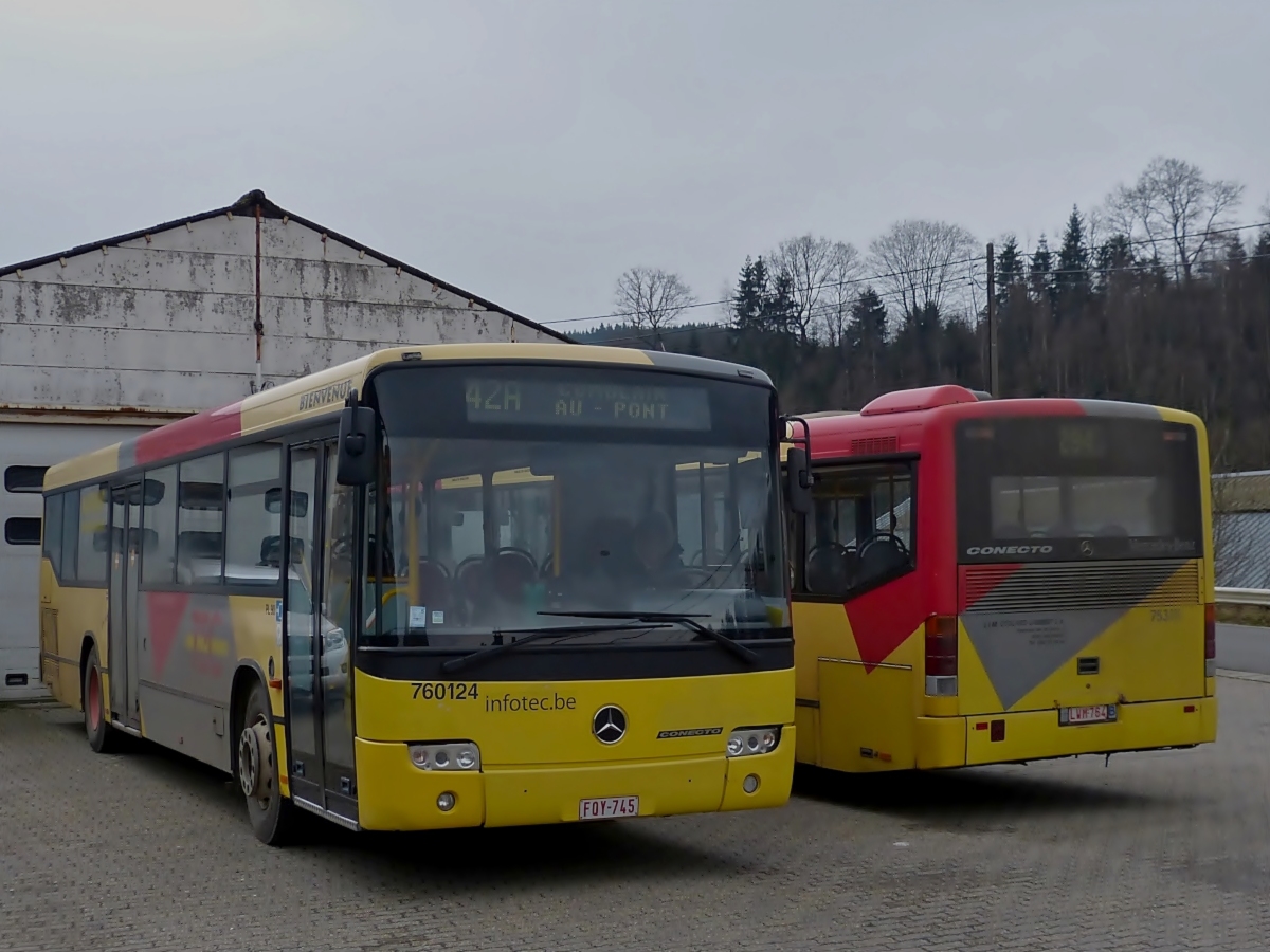 (FQY-745) Mercedes Benz Conecto, Front und Hechansicht von zwei Bussen vom selben Typ, aufgenommen in Trois Ponts am 19.01.2014. 