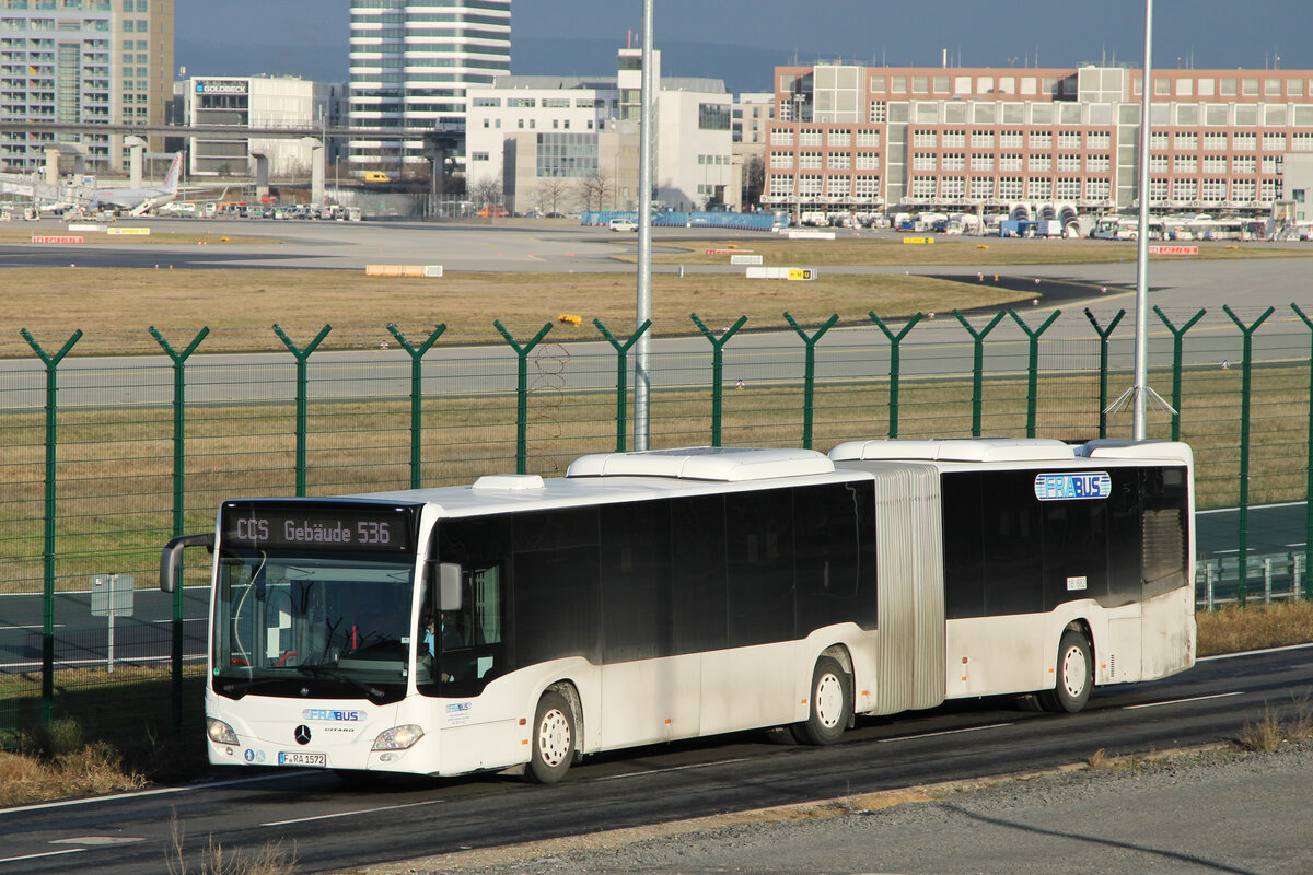 FraBus F-RA 1572 zum Gebäude 536, 5. Januar 2022, Frankfurt (Main) Flughafen