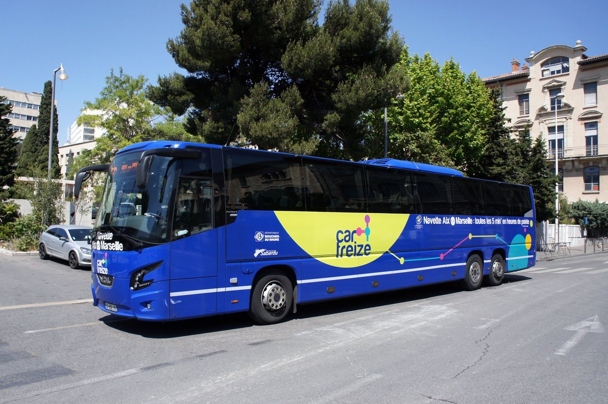 Frankreich / Région Provence-Alpes-Côte d'Azur / Bus Marseille: VDL Futura von Autocars Sabardu im Auftrag von Cartreize (Conseil Départemental des Bouches-du-Rhône), aufgenommen im April 2017 am Bahnhof Marseille Saint-Charles in Marseille.