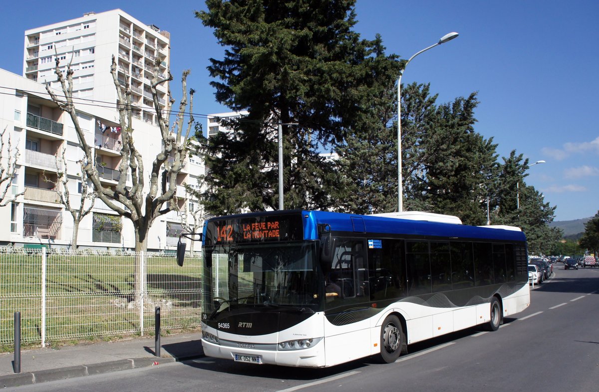 Frankreich / Stadtbus Marseille: Solaris Urbino 12 (Wagen 94365) von Transdev im Auftrag von RTM (Régie des Transports Metropolitains) Marseille, aufgenommen im April 2017 an der Metrostation  La Rose - Technopôle de Château-Gombert  in Marseille.