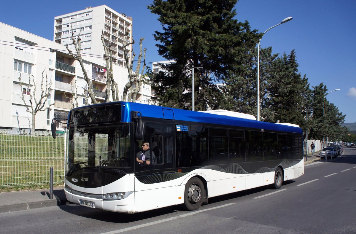 Frankreich / Stadtbus Marseille: Solaris Urbino 12 (Wagen 94350) von Transdev im Auftrag von RTM (Régie des Transports Metropolitains) Marseille, aufgenommen im April 2017 an der Metrostation  La Rose - Technopôle de Château-Gombert  in Marseille.