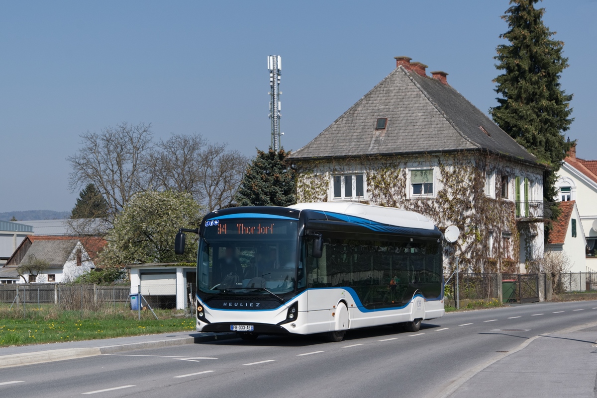Für gut eine Woche wird ein Heuliez Bus GX LINIUM e in Graz getestet. Unterwegs war der Franzose heute als Zusatzkurs auf der Linie 34. 
Holding Graz Heuliez Bus GX LINIUM e als Linie 34 bei der Haltestelle Hutteggerstraße, .16.04.2019.
