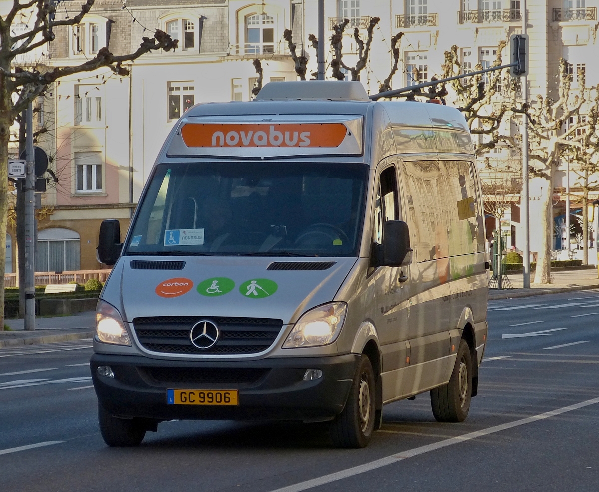 GC 9906,  Mercedes Benz Sprinter Minibus, gesehen in den Sraßen der Stadt Luxemburg. 02.12.2013