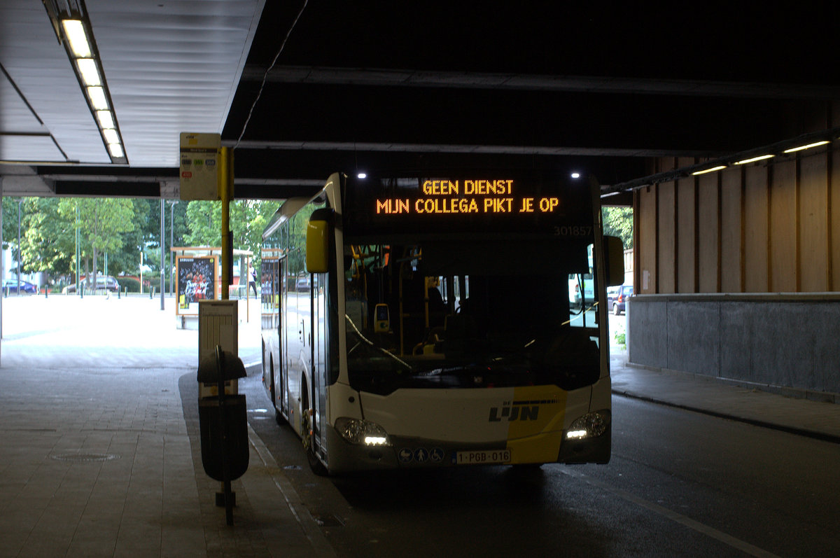  Geen Dienst  hat dieser Bus, welcher unter dem Nordbahnhof wartet.15.06.2018 19:46 Uhr. Typ leider nicht bekannt.