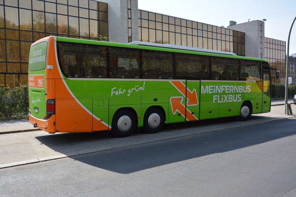 GG-R 3509 steht am 11.04.2015 an der Gustav-Meyer-Allee in Berlin. Aufgenommen wurde ein Setra S 416 GT-HD.
