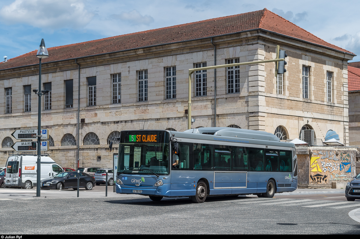 Ginko Besançon Heuliez Bus 452 am 16. Juni 2017 auf der Linie 5 am Place Saint-Jacques.