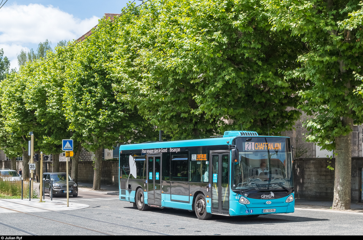 Ginko Besançon Heuliez Bus 93 am 16. Juni 2017 auf der Linie 21 in der Avenue du 8 Mai 1945.
