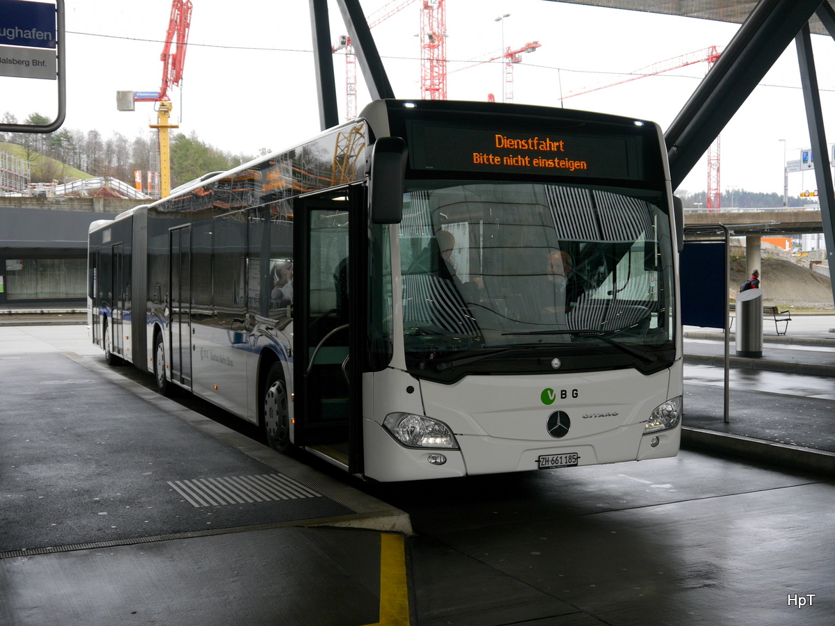 Glattal.Bahn.Bus - Mercedes Citaro Nr.85  ZH 661185 bei den Bushaltestellen vor dem Flughafen Kloten am 23.12.2017