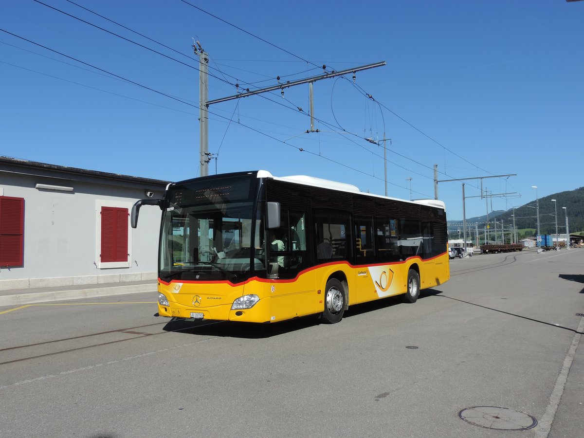 Glovelier, 26. Mai 2017 : Citaro C2 K von Postauto vor dem Bahnhof.