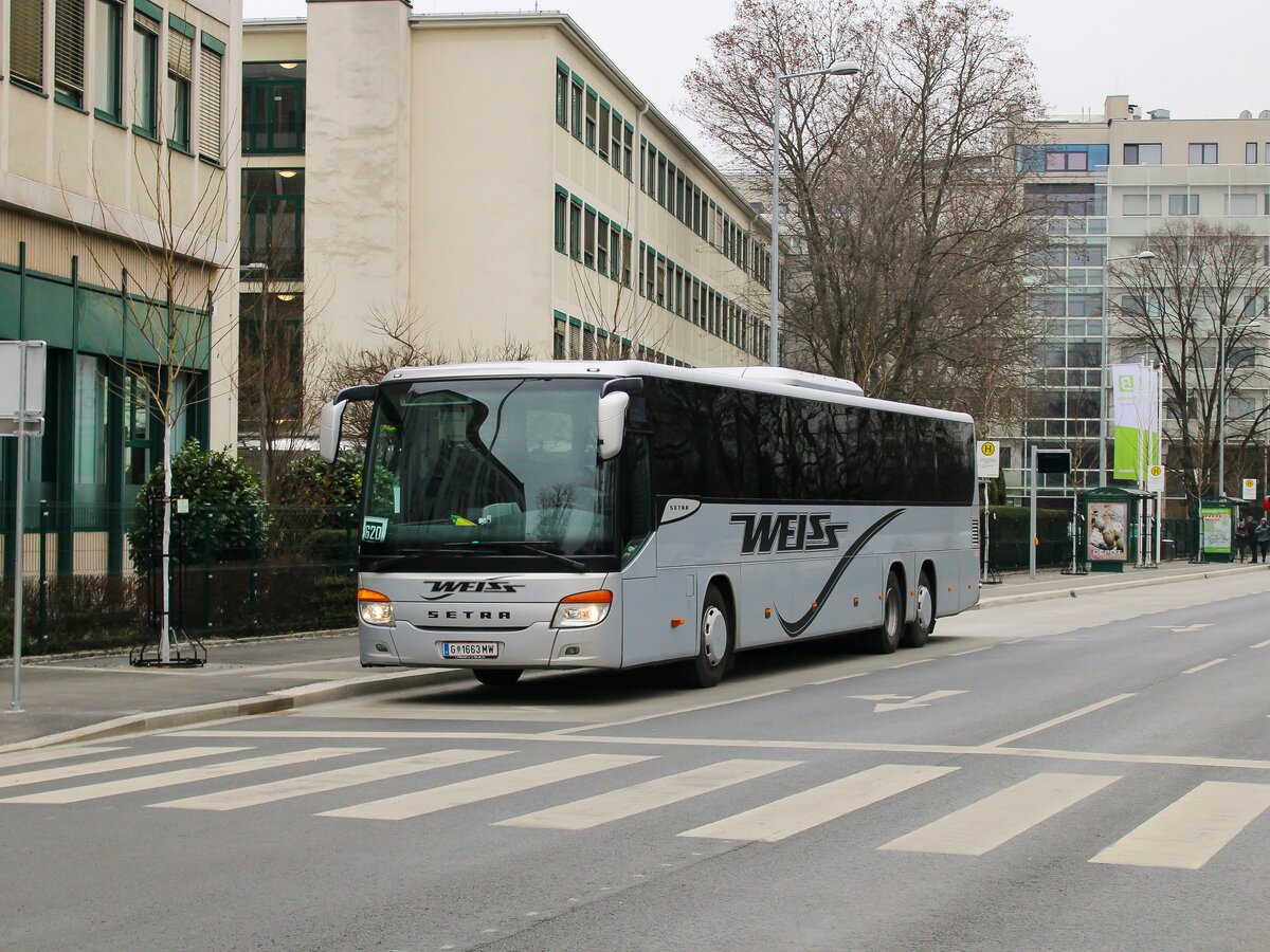 Graz. Am 01.03.2023 konnte ich den Setra S415 UL von Weiss, abfahrbereit als Linie 620 nach St. Georgen an der Stiefing, bei der Österreichischen Gesundheitskasse fotografieren.