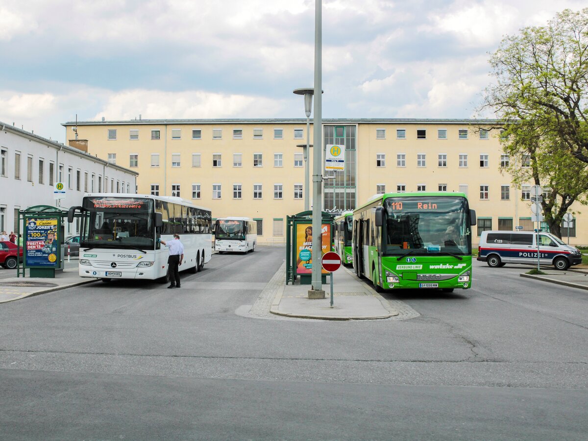 Graz. Am 05.05.2022 konnte ich den Postbus BD 14565 und Watze W4993 am Grazer Europaplatz afunhemen.
