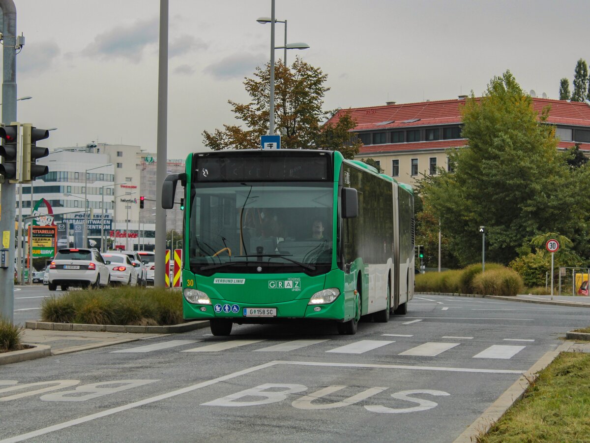 Graz. Am 12.10.2021 ist Wagen 30 hier als Dienstfahrt in Don Bosco zu sehen.