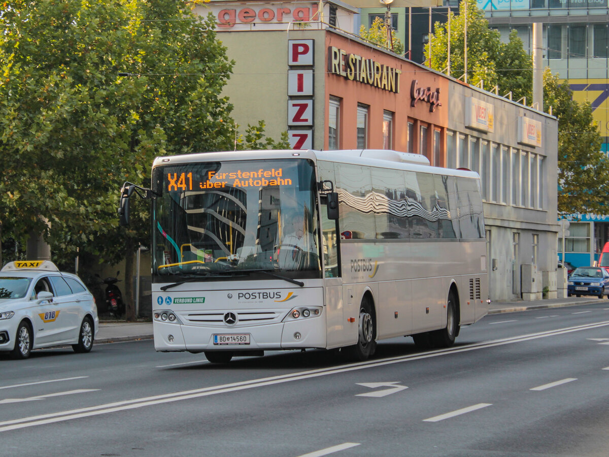 Graz. Am 13.09.2021 war BD 14560 auf der Expressbuslinie X41 unterwegs, hier vor der Stadthalle.