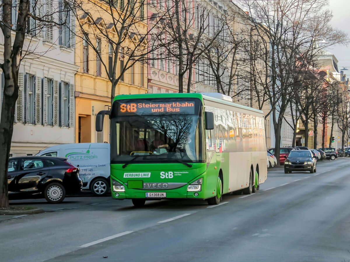 Graz. Am 17.02.2022 konnte ich einen IVECO Crossway in dreiachsiger Variante beim Jakominigürtel fotografieren.
