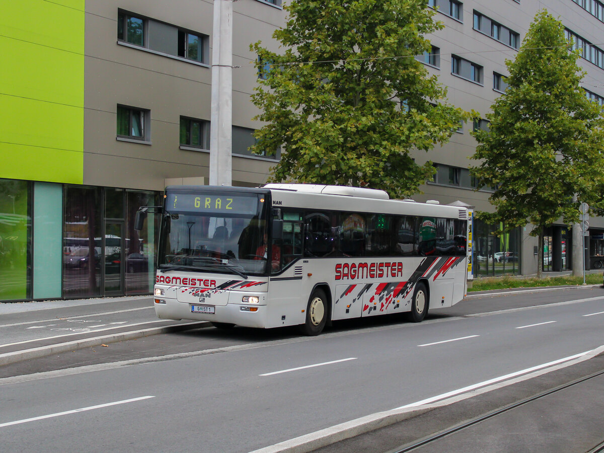 Graz. Am 20.09.2021 war es soweit: Ein MAN SÜ 313 wurde im Sommer 2021 bei der Firma Sagmeister aus Stegersbach an das Anrufsammeltaxi IST Mobil verkauft. Der Bus hier am Abend des 20.09.2021 bei der Ankunft in Graz zu sehen.