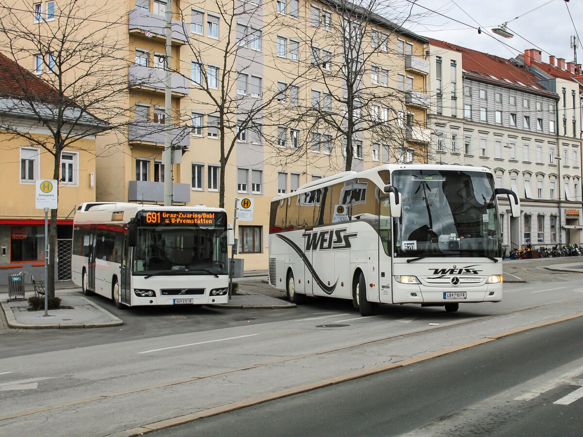 Graz. Am 21.02.2022 konnte ich am Griesplatz einen Volvo 7700 Hybrid von Tropper als Linie 691 sowie einen Mercedes Tourismo von Weiss als Linie 620 aufnehmen.