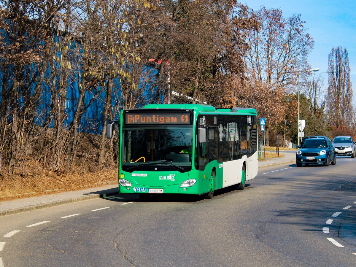 Graz. Am 22.02.2023 konnte ich einen Wagen 112 der Graz Linien als Linie 64 am Sternäckerweg in Fahrtrichtung Puntigam fotografieren.