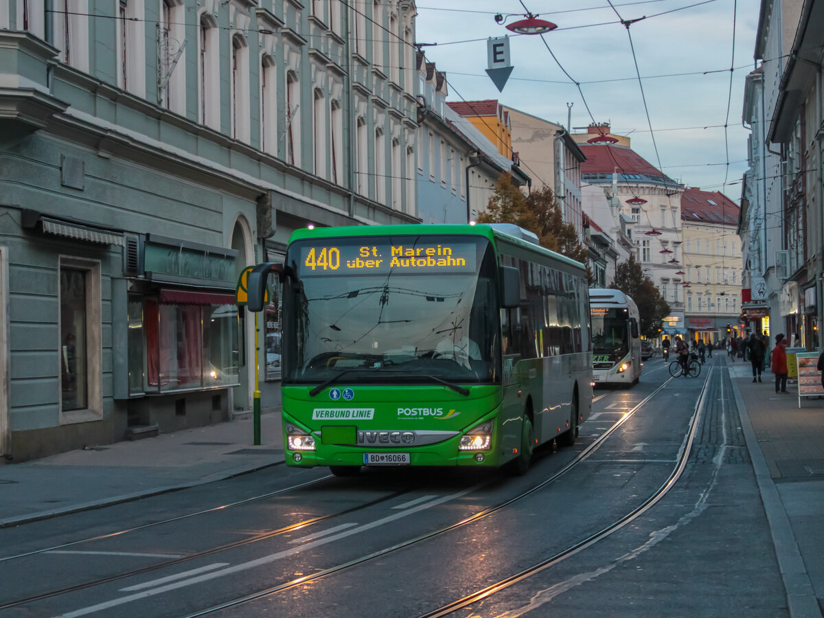 Graz. Am 25.10.2021 konnte der BD 16066 als Linie 440 von mir in der Reitschulgasse aufgenommen werden.