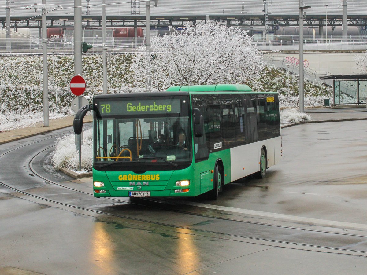 Graz. Am 25.11.2020 grüßte die Frau Holle die Steirische Landeshauptstadt. Mit dem 1. Schnee dieser Saison konnte ich einen MAN Lions City von Grünerbus als Linie 78 ablichten.