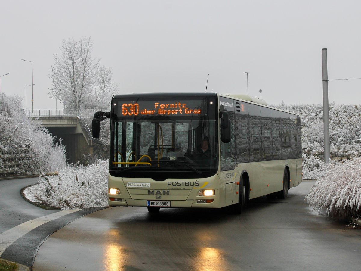 Graz. Am 25.11.2020 grüßte die Frau Holle die Steirische Landeshauptstadt. Mit dem 1. Schnee dieser Saison konnte ich einen ehemaligen Wiener MAN Lions City von Postbus als Linie 630 in Puntigam ablichten.