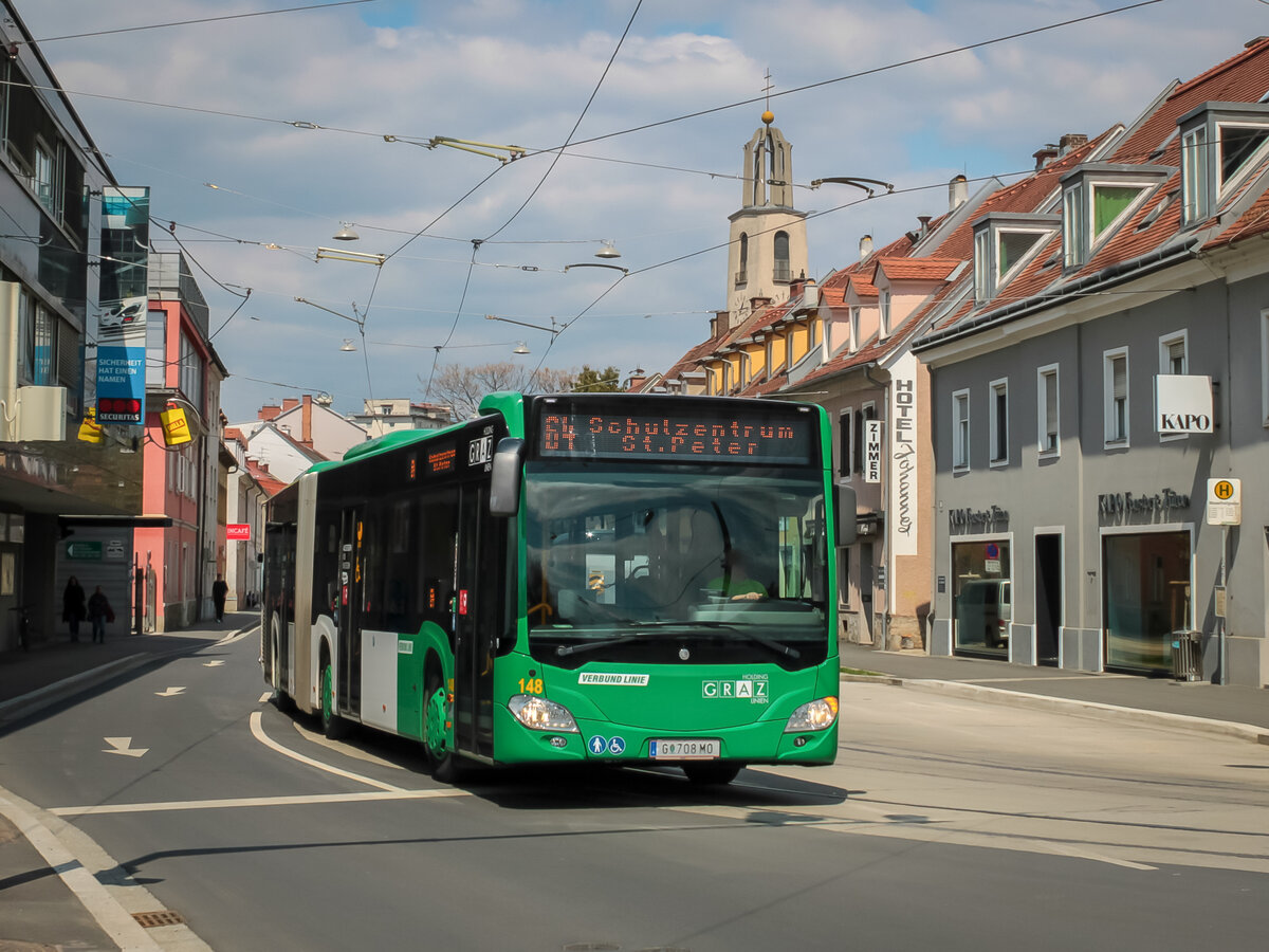 Graz. Am 28.04.2022 konnte ich Wagen 148 der Graz Linien als Einschubkurs in der Münzgrabenstraße ablichten.