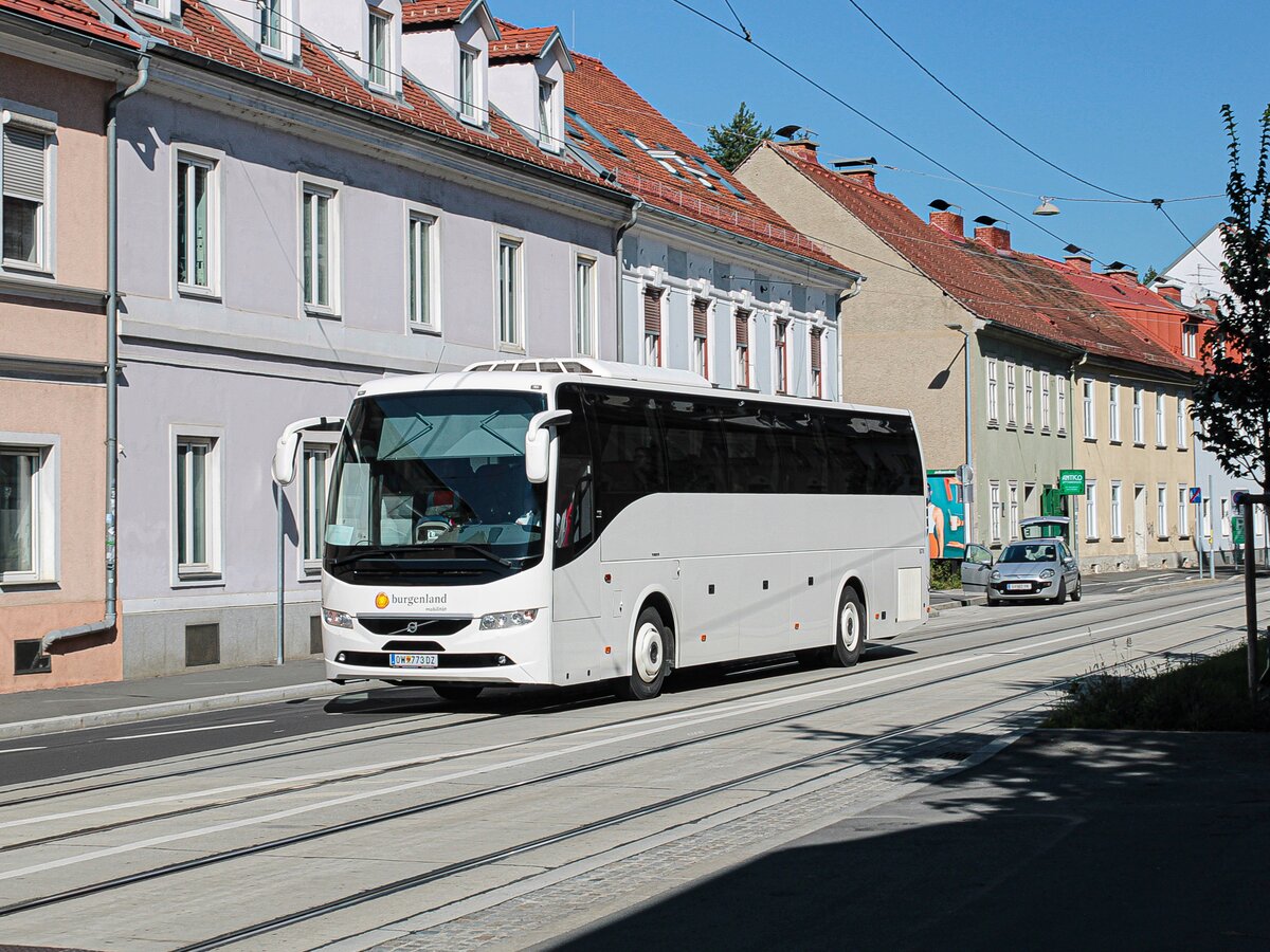 Graz. Am Vormittag des 23.09.2022 war ein Volvo 9900 vom Südburgenlandbus auf der Linie B1 von Graz ins Südburgenland unterwegs. Der Wagen konnte von mir bei der Münzgrabenkirche fotografiert werden.